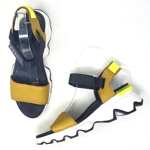 SOREL Kinetic Leather Strappy Sandals Size 8.5